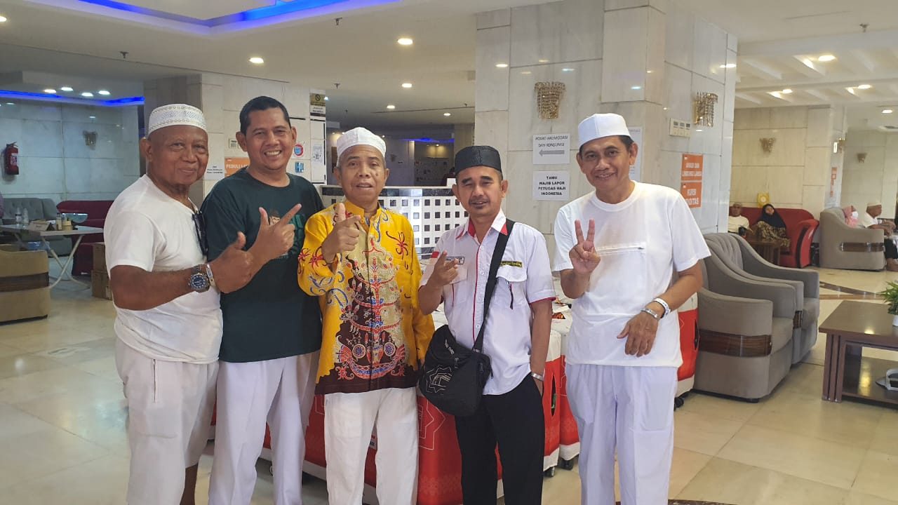 KLOTER TIGA YANG DIMOTORI OLEH 8 PETUGAS MENGAJAK JAMAAH HAJI PALANGKA RAYA UNTUK MENJAGA KESEHATAN 1 KLOTER TIGA YANG DIMOTORI OLEH 8 PETUGAS MENGAJAK JAMAAH HAJI PALANGKA RAYA UNTUK MENJAGA KESEHATAN 2