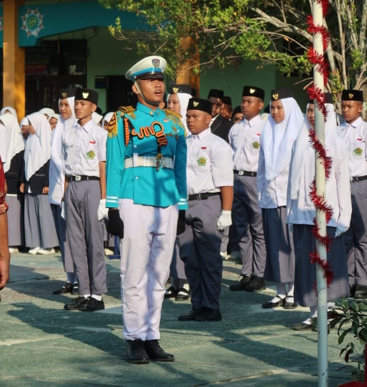 MAN KOTA PALANGKA RAYA MERIAHKAN HUT RI KE-78 DENGAN UPACARA DAN ANEKA LOMBA 1 MAN KOTA PALANGKA RAYA MERIAHKAN HUT RI KE-78 DENGAN UPACARA DAN ANEKA LOMBA 2