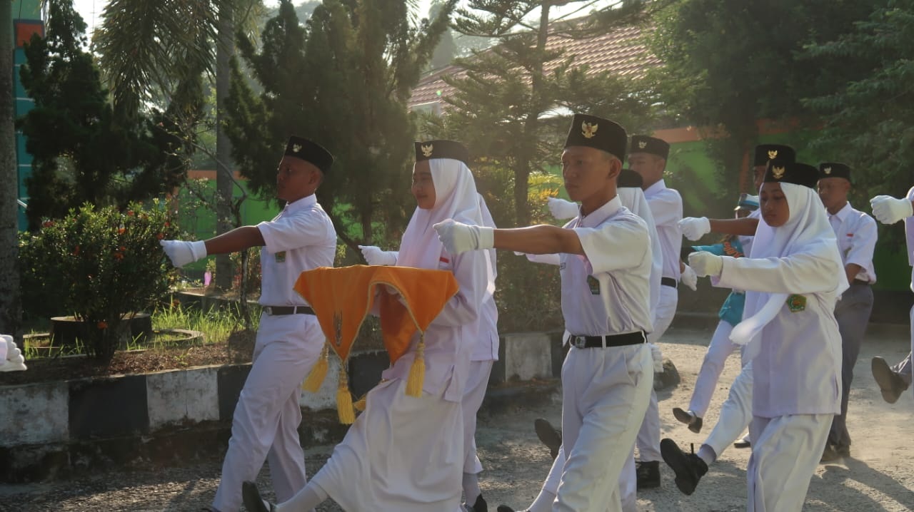 MAN KOTA PALANGKA RAYA MERIAHKAN HUT RI KE-78 DENGAN UPACARA DAN ANEKA LOMBA 2 MAN KOTA PALANGKA RAYA MERIAHKAN HUT RI KE-78 DENGAN UPACARA DAN ANEKA LOMBA 3