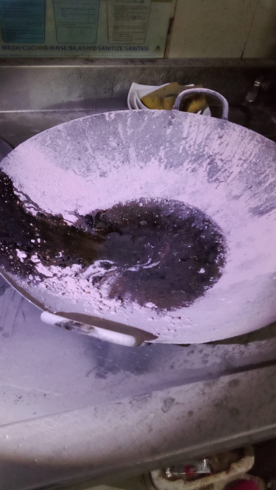 HENDAK HIDUPKAN KOMPOR UNTUK MEMASAK PESANAN, DAPUR HAPPY PUPPY KARAOKE NYARIS TERBAKAR 1 HENDAK HIDUPKAN KOMPOR UNTUK MEMASAK PESANAN, DAPUR HAPPY PUPPY KARAOKE NYARIS TERBAKAR 2