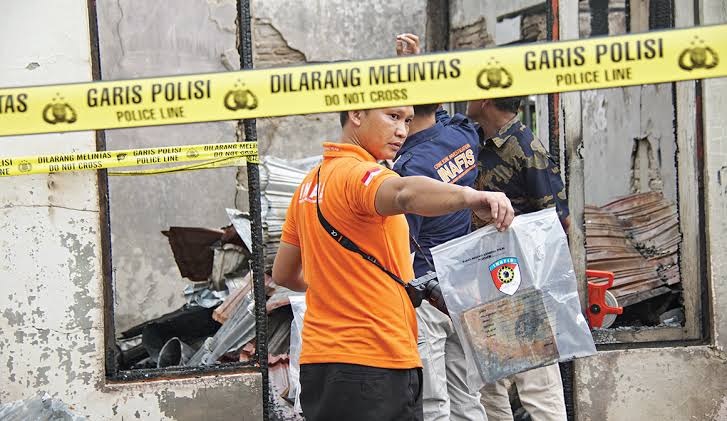 KEBAKARAN GEDUNG KANTOR BAWASLU PALANGKA RAYA, POLDA KALTENG BEBERKAN HASIL PENYELIDIKAN LABFOR MABES POLRI 1 KEBAKARAN GEDUNG KANTOR BAWASLU PALANGKA RAYA, POLDA KALTENG BEBERKAN HASIL PENYELIDIKAN LABFOR MABES POLRI 2