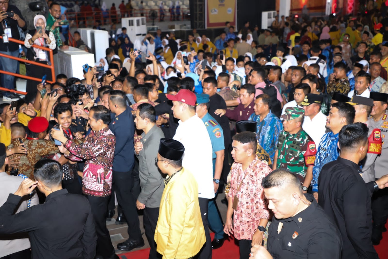 PANGDAM I/BB BESERTA FORKOPIMDA SUMUT SAMBUT KEDATANGAN PRESIDEN JOKOWI 1 PANGDAM I/BB BESERTA FORKOPIMDA SUMUT SAMBUT KEDATANGAN PRESIDEN JOKOWI 2