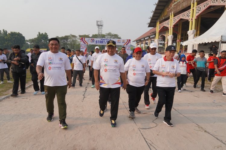 Ketua Umum Kadin Kalteng, Rahmat Nasution Hamka, Pimpin Fun Walk dalam Peringatan HUT Kadin dan HUT TNI 1 Ketua Umum Kadin Kalteng, Rahmat Nasution Hamka, Pimpin Fun Walk dalam Peringatan HUT Kadin dan HUT TNI 2