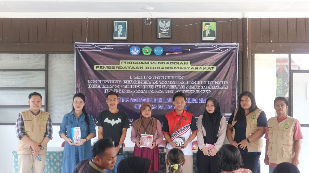Dosen UPR Perkenalkan Alat Sistem Monitoring Pergeseran Tanah Berbasis Internet of Things (IoT) di Daerah Aliran Sungai (DAS) Kahayan 1 Dosen UPR Perkenalkan Alat Sistem Monitoring Pergeseran Tanah Berbasis Internet of Things (IoT) di Daerah Aliran Sungai (DAS) Kahayan 2
