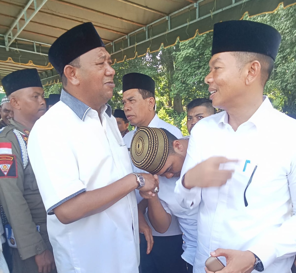 Ratusan Masyarakat Hadiri Pemakaman Mantan Gubernur Sumut Dato' Seri Syamsul Arifin SE 1 Ratusan Masyarakat Hadiri Pemakaman Mantan Gubernur Sumut Dato' Seri Syamsul Arifin SE 2