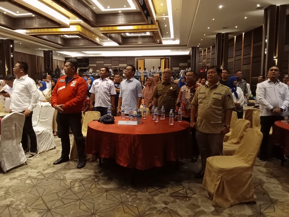 Ketua DPD Sumut Persaudaraan 98 Thomas Jefferson Tarigan: Prabowo-Gibran Rakabuming "The Next Presiden 2024" Menuju Indonesia Emas 1 Sekjen Partai Gerindra Medan Hidayat Tanjung SE saat Deklarasi Relawan Prabowo Persaudaraan 98 di Hotel Polonia Medan.