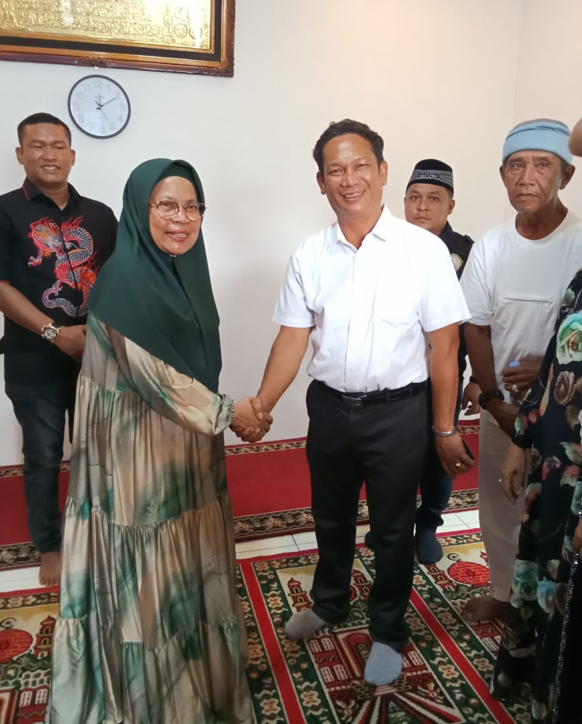 Mantap....Non Muslim Bangun Musollah 3 Mantap....Non Muslim Bangun Musollah 4
