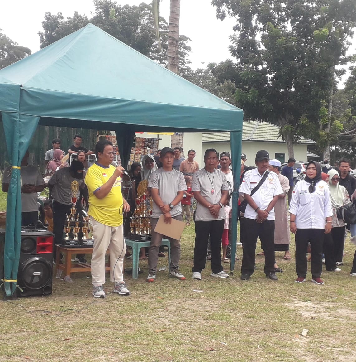 Wakil Ketua II DPRD Kobar Hadiri Acara Penutupan Festival Sepak Bola U-10 dan U-12 5 Wakil Ketua II DPRD Kobar Hadiri Acara Penutupan Festival Sepak Bola U-10 dan U-12 6
