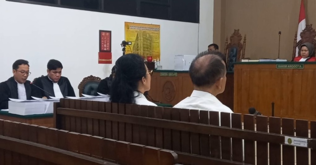 Mantan Bupati Kapuas dan Istri Dituntut Pidana Penjara 8 Tahun, Penasehat Hukum Kecewa 1