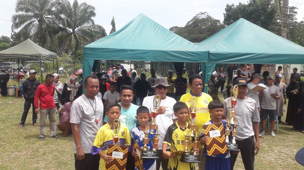 SSB Bintang Sampuraga Sapu Bersih Juara Festival Sepak Bola HUT SSB Kobar Muda Dan HUT Dayak News Online 3