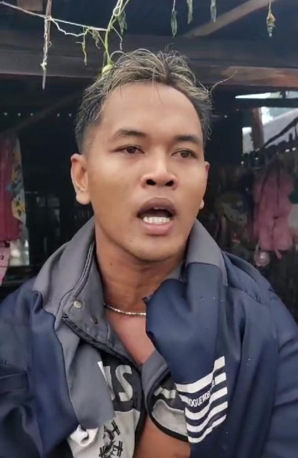 Api Berhasil Dipadamkan, Puluhan Rumah Kayu di Komplek Flamboyant Bawah Hangus Terbakar 1 Api Berhasil Dipadamkan, Puluhan Rumah Kayu di Komplek Flamboyant Bawah Hangus Terbakar 2