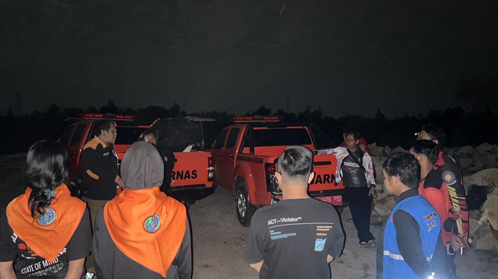 Mandi di Bekas Kerukan Pasir, Pekerja Bangunan Hilang dan Diduga Tenggelam 1 Mandi di Bekas Kerukan Pasir, Pekerja Bangunan Hilang dan Diduga Tenggelam 2