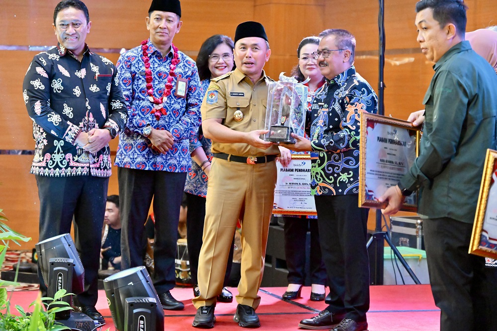 Pemkab Gumas Dapat Penghargaan ISPS 1 Pemkab Gumas Dapat Penghargaan ISPS 2
