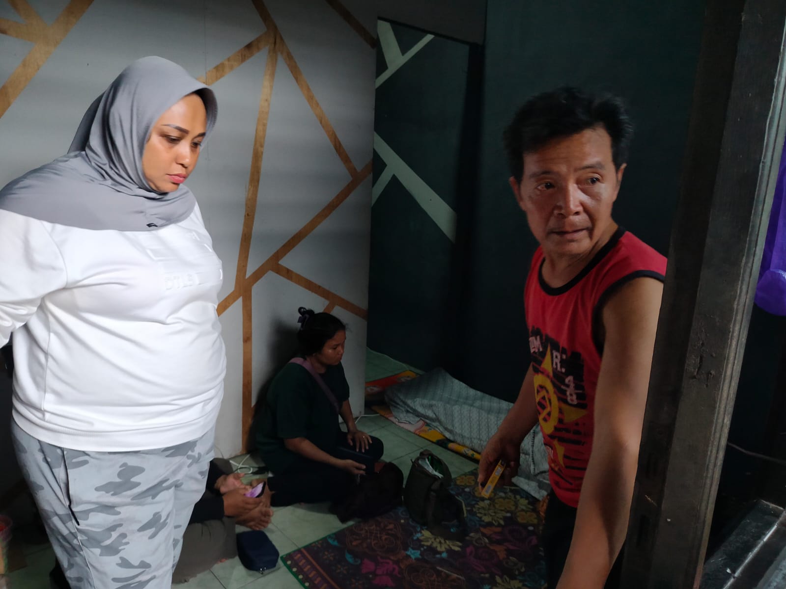 Sempat Muntah Darah, Pasien Rawat Jalan Meninggal Dunia di Barak Singgah Jalan Tambun Bungai 1 Sempat Muntah Darah, Pasien Rawat Jalan Meninggal Dunia di Barak Singgah Jalan Tambun Bungai 2