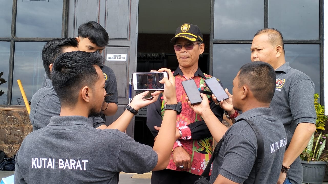 Dispora Kubar Melepas Kontingen PWI Mengikuti Porwada di Samarinda 1 Dispora Kubar Melepas Kontingen PWI Mengikuti Porwada di Samarinda 2