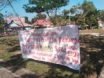 spanduk Spanduk Protes Terkait Upah dan Pengadaan Rumput Hiasi Kawasan RTH Kapuas Saat Car Free Day 22